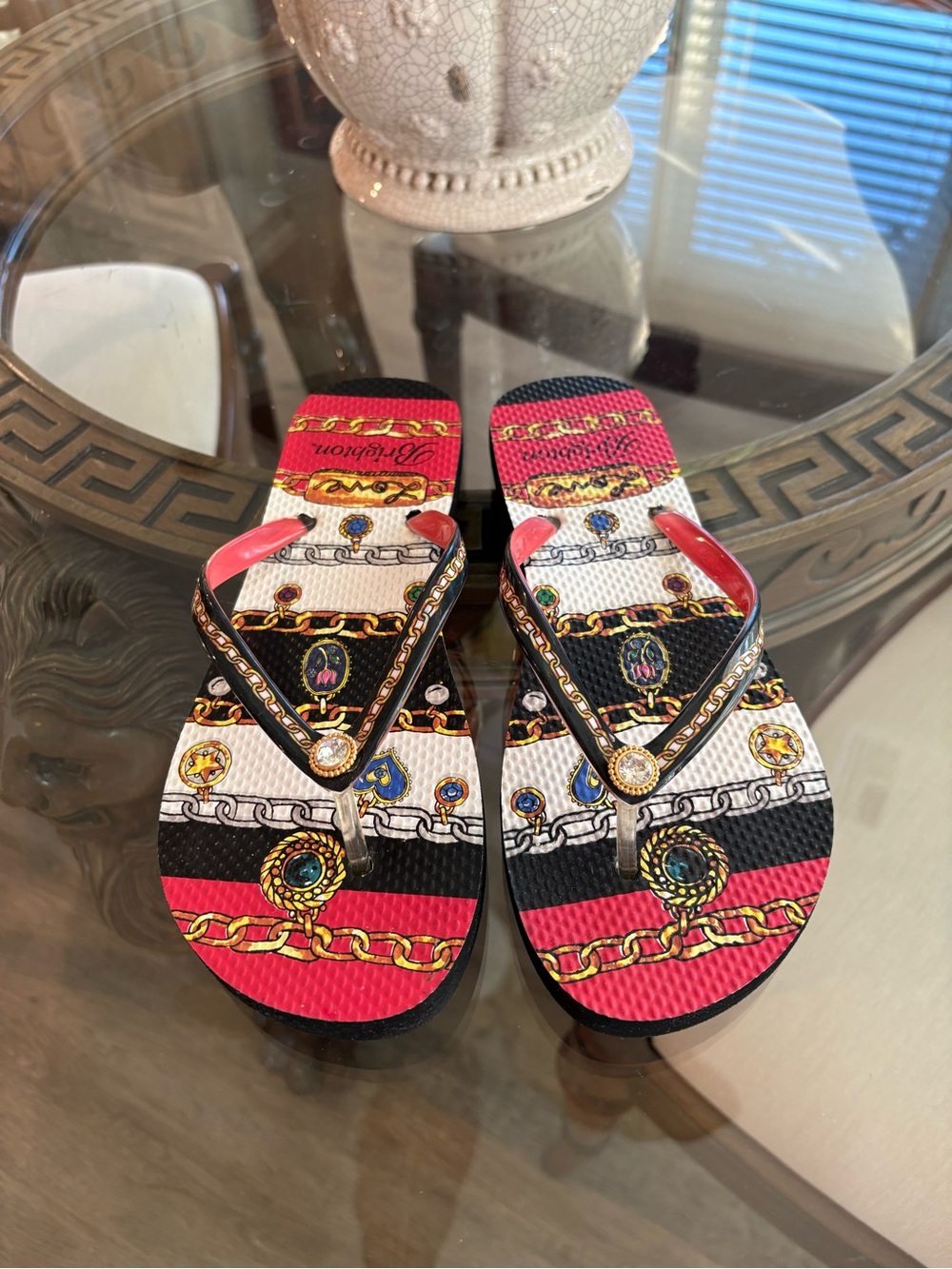 ♥️🖤BRIGHTON LOVE CHARMS & CHAINS FLIP FLOPS!♥️🖤 - Picture 2 of 4